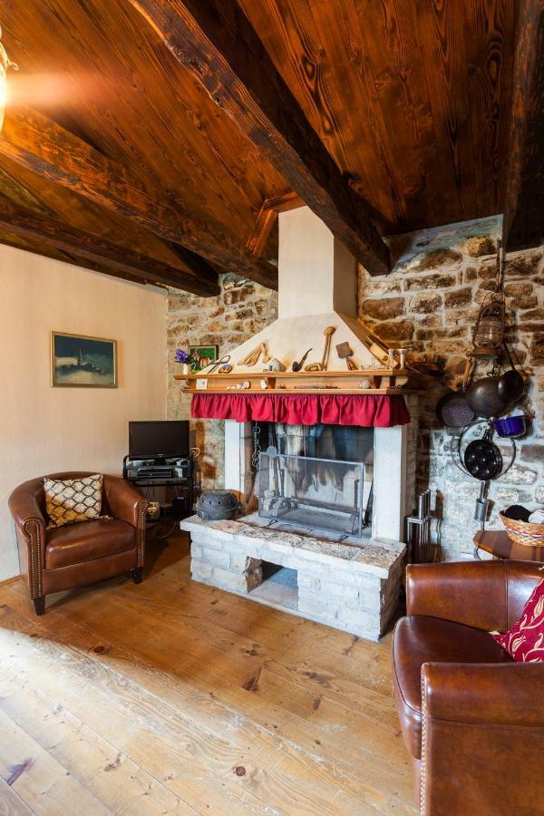Summerhouse Beram Pazin Bagian luar foto