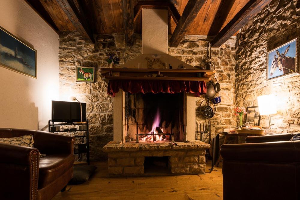 Summerhouse Beram Pazin Bagian luar foto